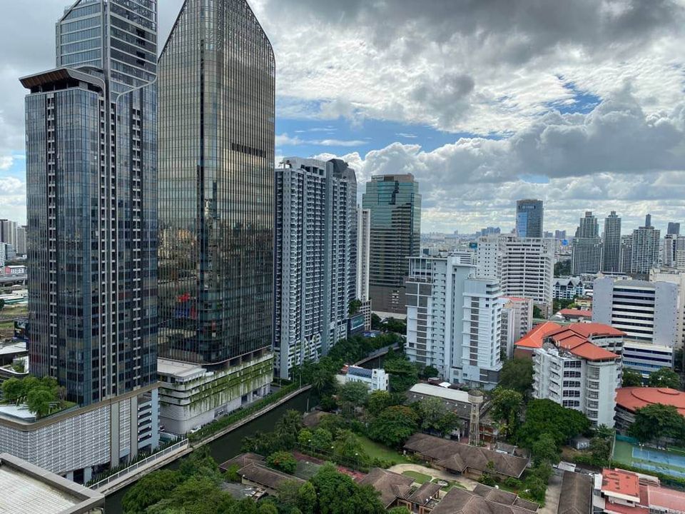 เดอะ ลอฟท์ อโศก The Lofts Asoke ザ ロフト アソーク คอนโดให้เช่า ใกล้ MRT เพชรบุรี 200 เมตร